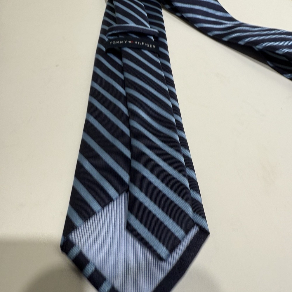 TOMMY HILFIGER MENS NEW NAVY‎ 100%SILK CLASSIC NECKTIE WIDTH:3 1/8" - Picture 6 of 9